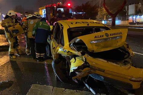 Beşiktaş'ta 7 aracın karıştığı zincirleme kaza meydana geldi.